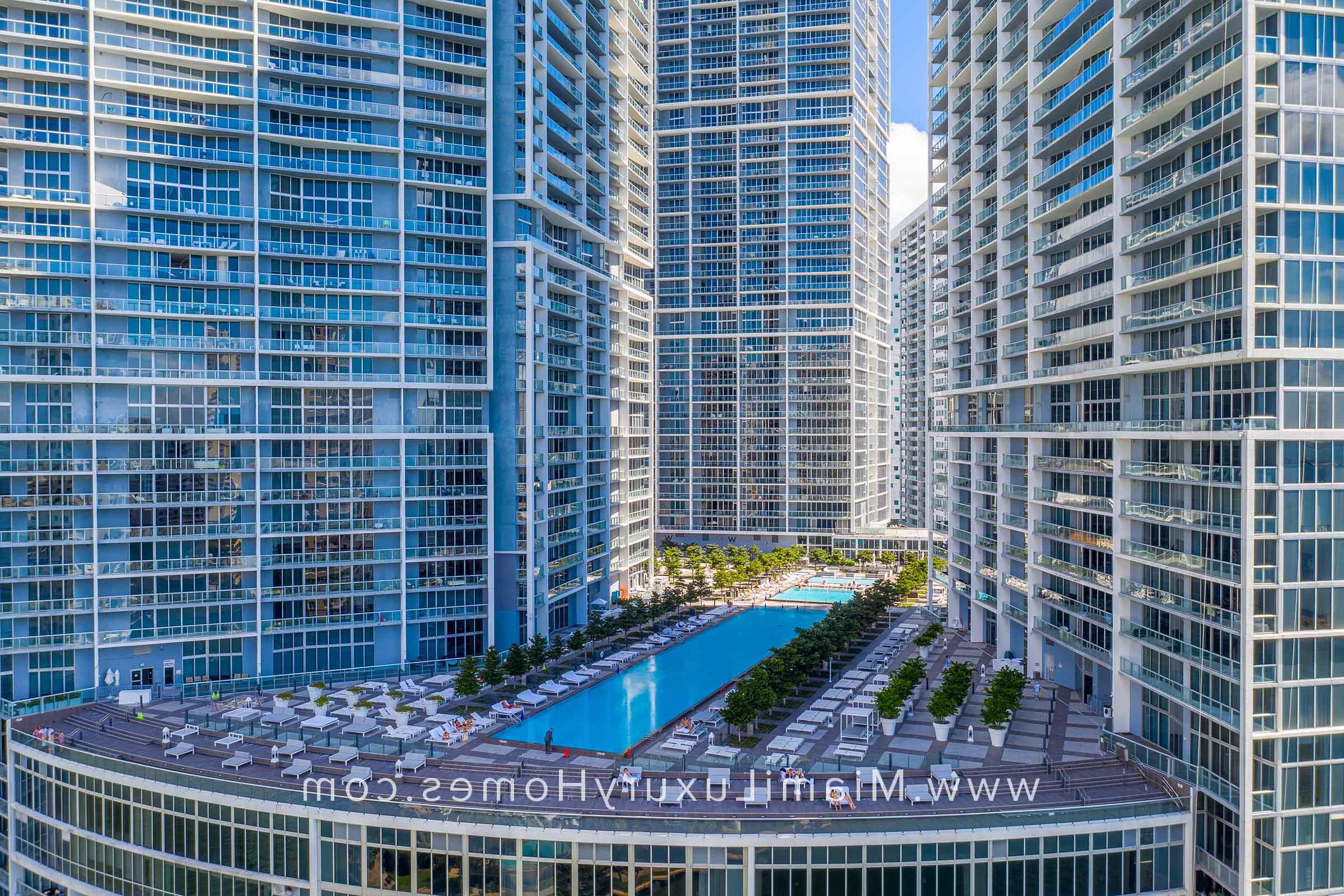 Icon Brickell Pool Deck